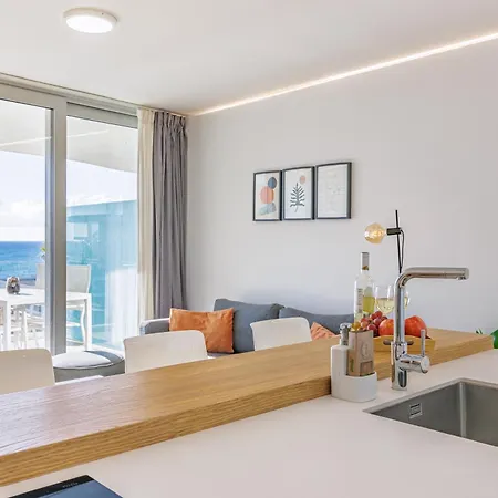 Stunning Seaview Terrace One-bedroom Appartement *