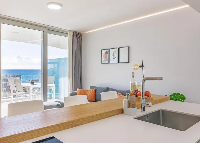 Stunning Seaview Terrace One-bedroom Appartement *